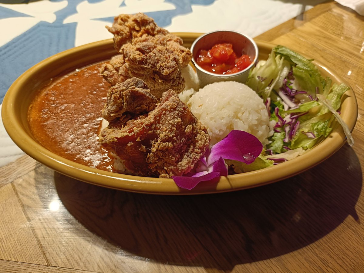taka31mc's tweet photo. ハンバーグ＆カレー https://t.co/qkGEFDEc9j