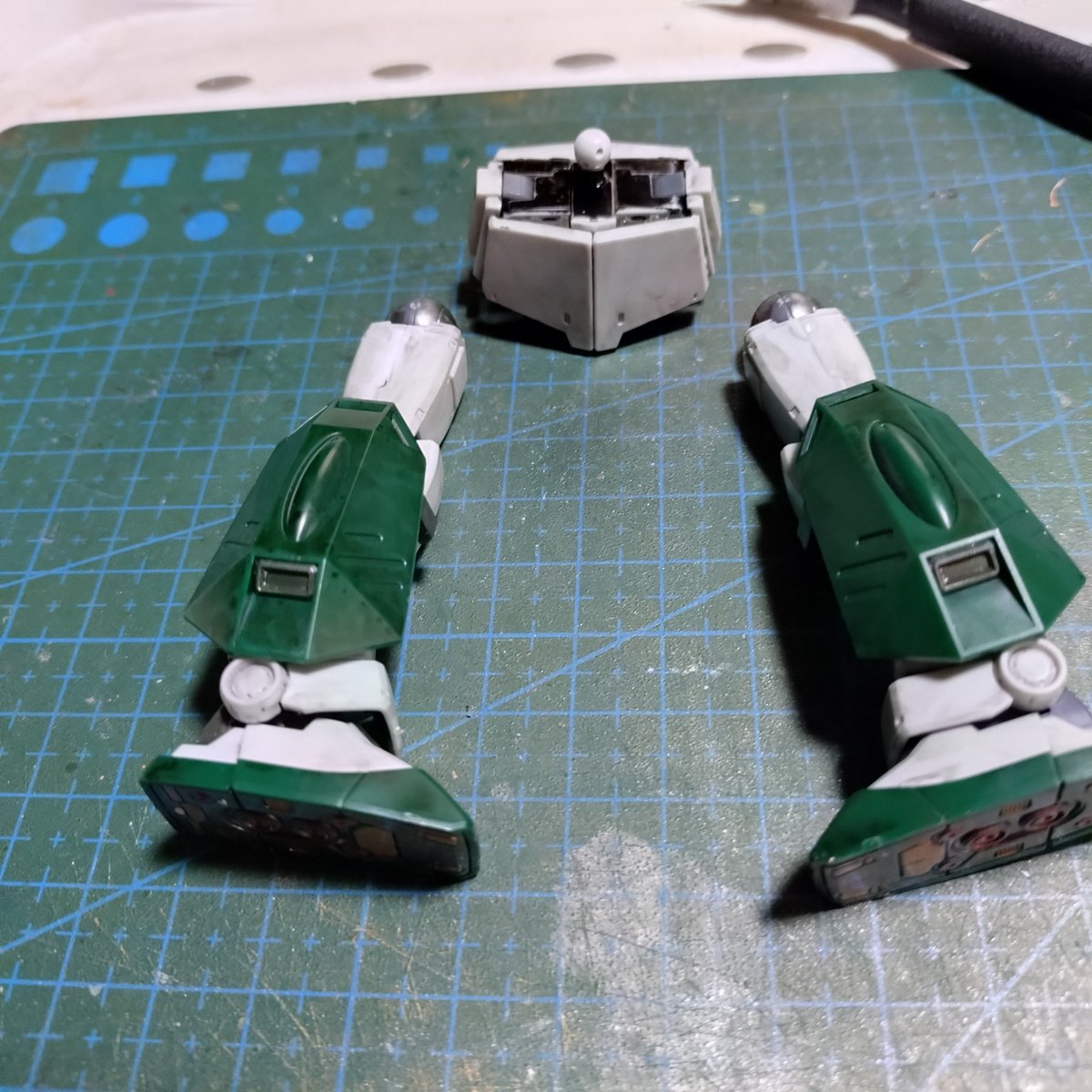 sasapanda_naoki's tweet photo. #プラモ作成中 
#プラモデルライフ 
HG 1/144 ジム・スループ
組み立て作業の続きです
◆腰部、脚部
◆腕部、胸部、頭部
これにて、全てのパーツの組み立て作業が完了
ウェザリング以降の作業は、前回組み立てたキットと併せて作業予定 https://t.co/ZmxPbzKNMD