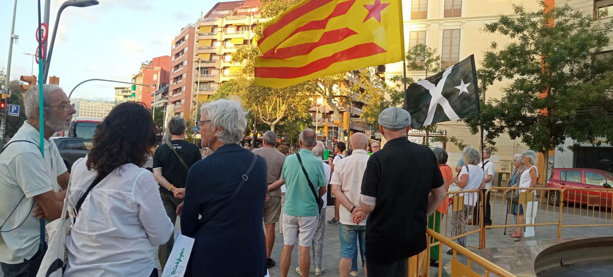 assembleasmxi's tweet photo. Hi som. I hi serem.
La #independència és l'única via per tenir competències per assegurar que els serveis públics passin a estar a l'alçada dels impostos que paguem.
CONCENTRACIÓ:
📅 Dilluns 27 de juliol
🕗 8 del vespre
📍 Pl Torres Casanova (al costat de Pl de #Samts) https://t.co/XsyE76eQPS