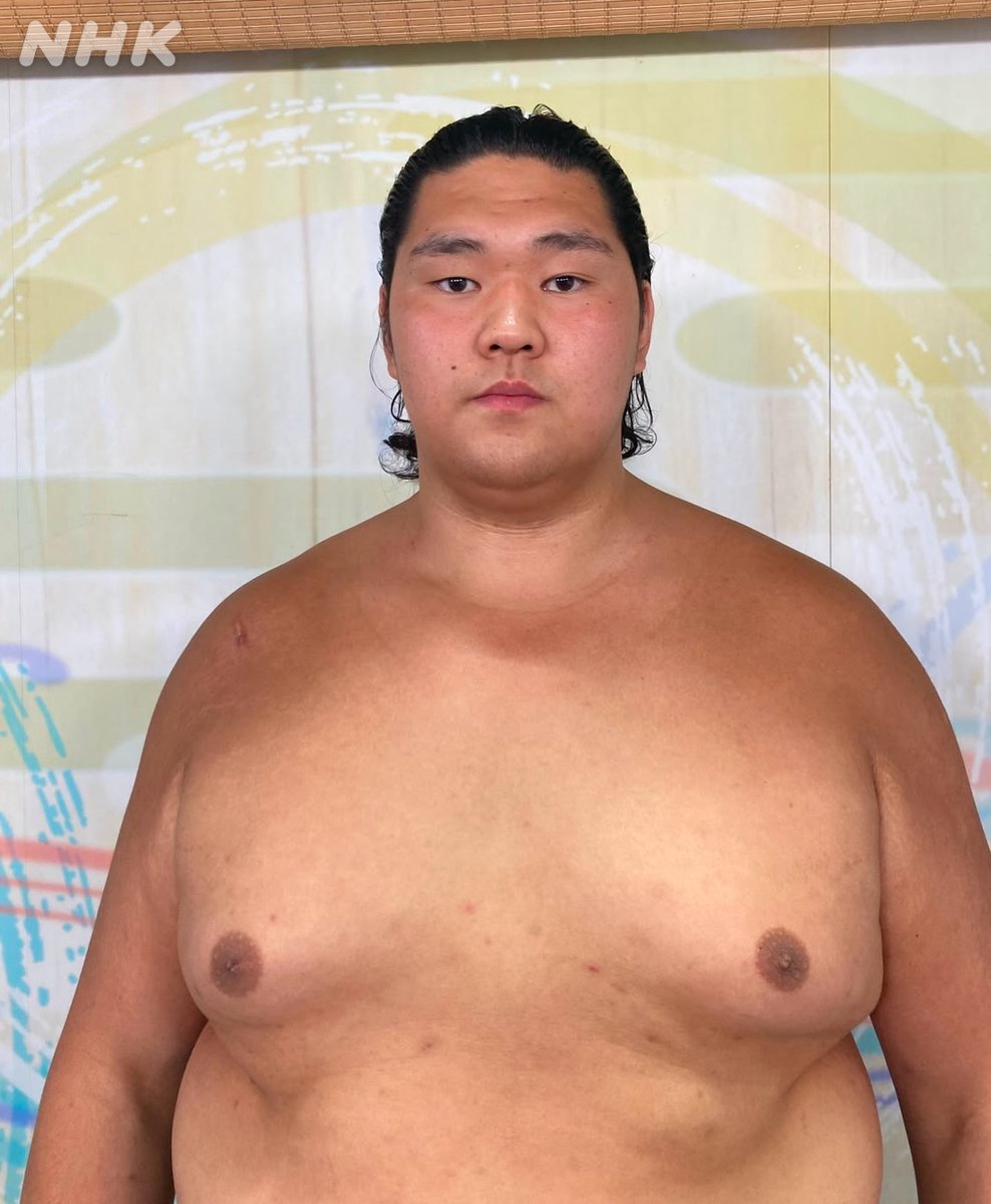 NhkSumo's tweet photo. 🏆名古屋場所 三段目優勝🏆

＃天昇山 （モンゴル・玉ノ井）が
十両優勝経験者 #栃武蔵 との決定戦を制し優勝！

「前に出て大きい体をいかして
大きい相撲をとれるよう励んでいる」

��勝を決めた取組は↓
https://t.co/rIQr14mCTF

インタビューは↓
https://t.co/bcKz6qlF7r https://t.co/Gwtclq7T2C