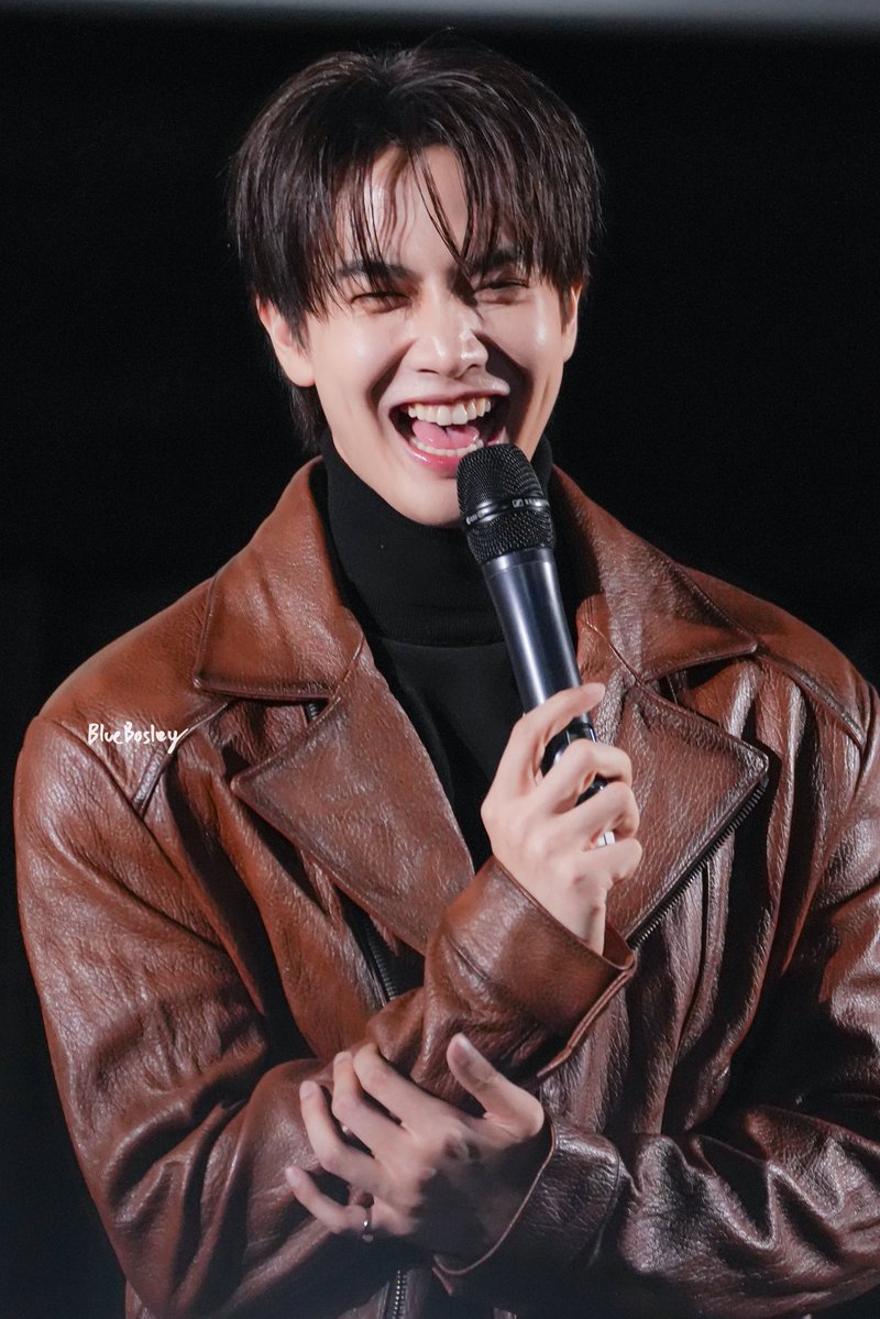 bluebosley's tweet photo. เหมาะสมแล้วที่แฟนคลับบอกให้แม็กหัวเราะ 30 วิไปเลย 🤣🤣

 @maxky_rp 

MEMORIES WITH MAXKY

#MAXKY1stFANSIGN https://t.co/Cfm7xkYu2S