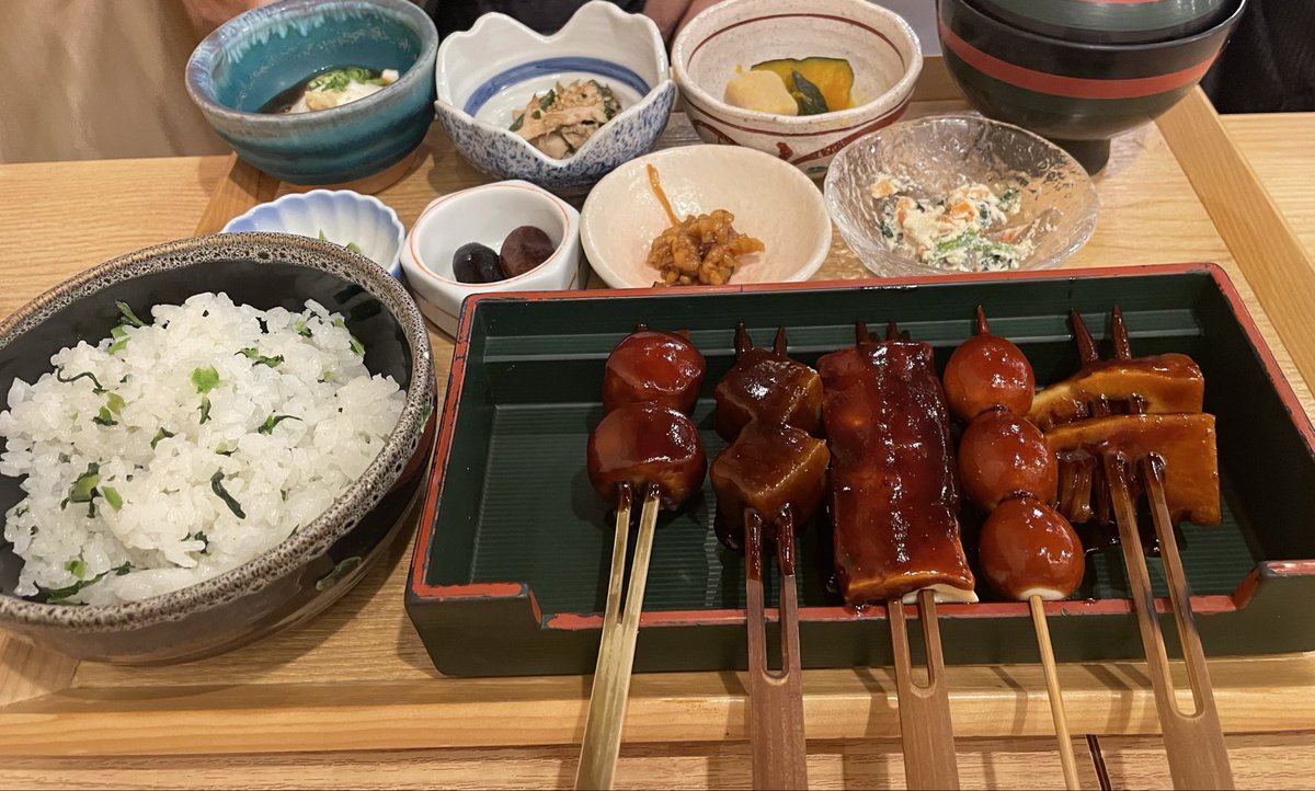 yellowrody's tweet photo. もうすぐ東京に着くので2日間美味しかったもの振り返り。
穴子のタレ見た孫ちゃんが「チョコレートソース？」幼児の自由な発想いいね👍 https://t.co/jeO5ZgmR4y