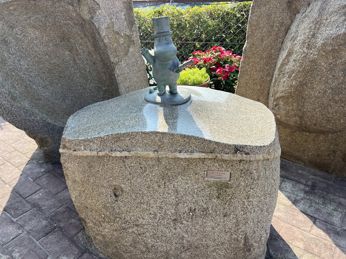 luckydonchan's tweet photo. 愛媛旅行
今治市街散策
タオル美術館
ヨーロピアンガーデン
綺麗で生き生きした花々が通路に置かれていて、ムーミンキャラや動物たちが楽しそうにガーデンに飾られていてお出迎え。
スタッフさんの丁寧な手入れを感じる。 https://t.co/nm12E2RyNA