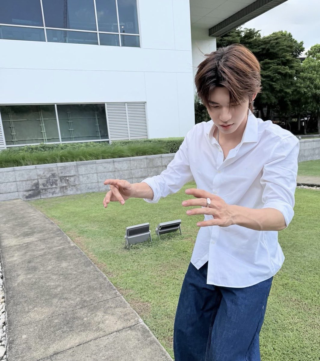 eeqlanwoil's tweet photo. ดูเส้นเลือด ดูกล้ามฮีด้วย ใครคิดจะจีบปิ๊บ แนะนำให้คิดอีกที สำหรับใครที่ถามว่าวันพิชิตต่อยเจ็บไหม คำตอบอยู่ในภาพ https://t.co/4eH2ASY5fZ