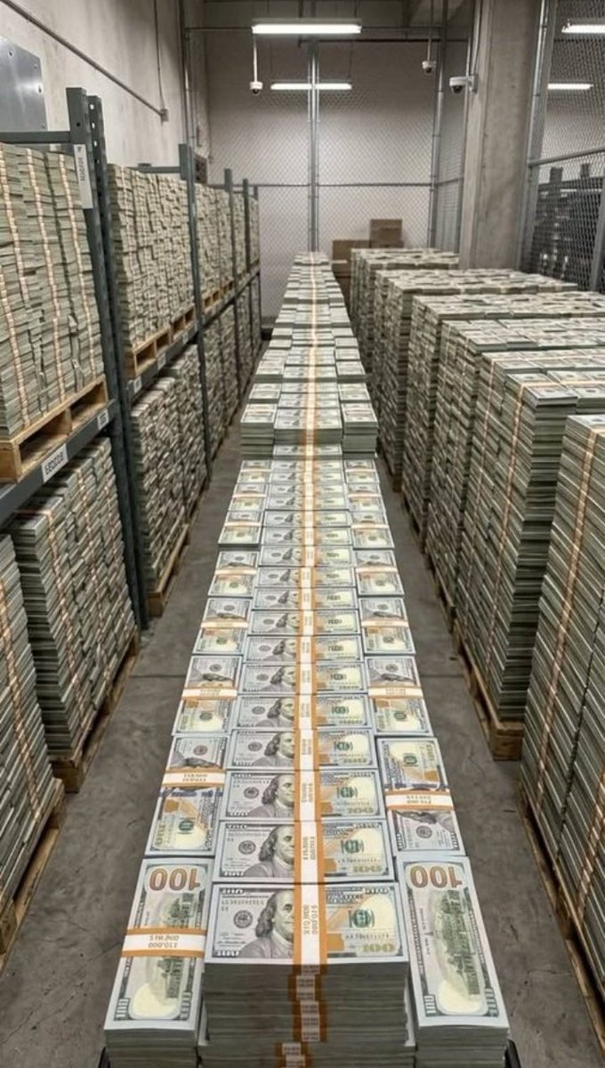 MatthewWad3527's tweet photo. If you had one billion dollars, what would you protect the most?
A) Family
B) Health
C) Reputation
D) Freedom https://t.co/34Uv79NYZ7