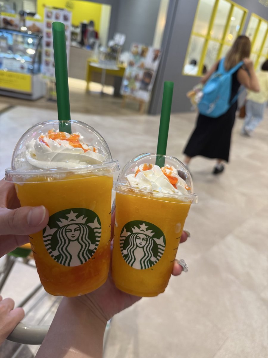 ice123mini32's tweet photo. 痩せる決心した人は普通スタバとかフラペチーノとか飲まないよね😥😥 https://t.co/ss1IbFKY9N