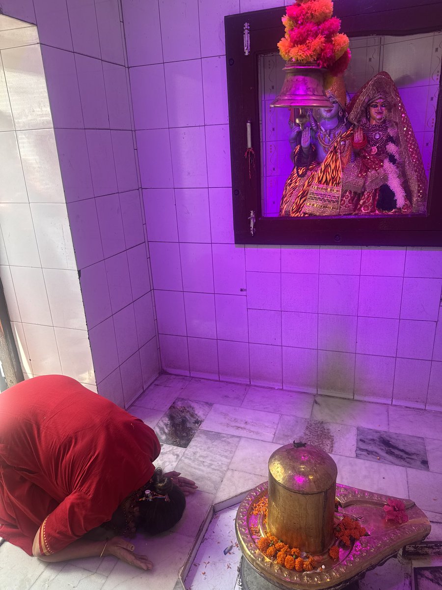 druditatyagi's tweet photo. आज प्रसिद्ध और अति प्राचीन जूड़ बाबा के धाम में बाबा नारायण दास जी का आशीर्वाद प्राप्त किया 

सचिन और उसके साथियों को ढेर सारा आशीर्वाद 

#यतिमाँप्रत्यंगिरागिरी https://t.co/G7nL0sXXpz