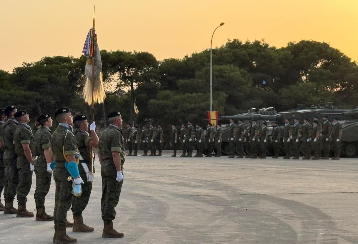 COMGEMEL_ET's tweet photo. El Regimiento de Caballería “Alcántara” nº 10 ha celebrado el Acto Militar por Santiago Apóstol, Patrón de España y de la Caballería, presidido por el Comandante General Luis Cortés Delgado. Tradición, honor y servicio a España. #COMGEMEL @MCANA_ET https://t.co/7wHXhovmDj