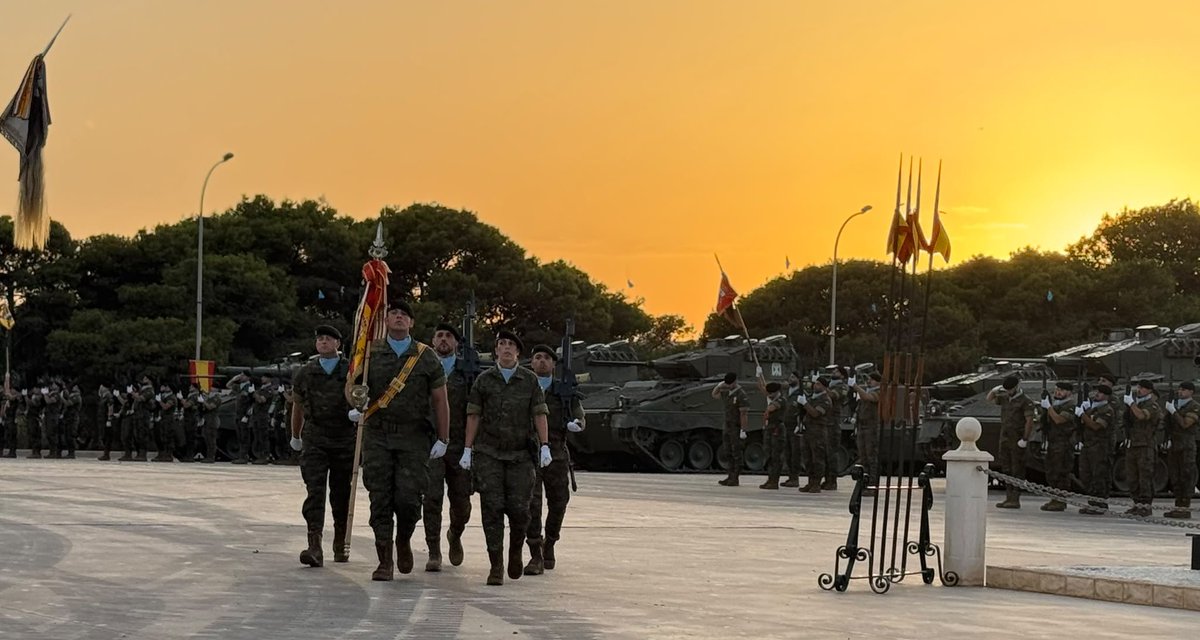 COMGEMEL_ET's tweet photo. El Regimiento de Caballería “Alcántara” nº 10 ha celebrado el Acto Militar por Santiago Apóstol, Patrón de España y de la Caballería, presidido por el Comandante General Luis Cortés Delgado. Tradición, honor y servicio a España. #COMGEMEL @MCANA_ET https://t.co/7wHXhovmDj