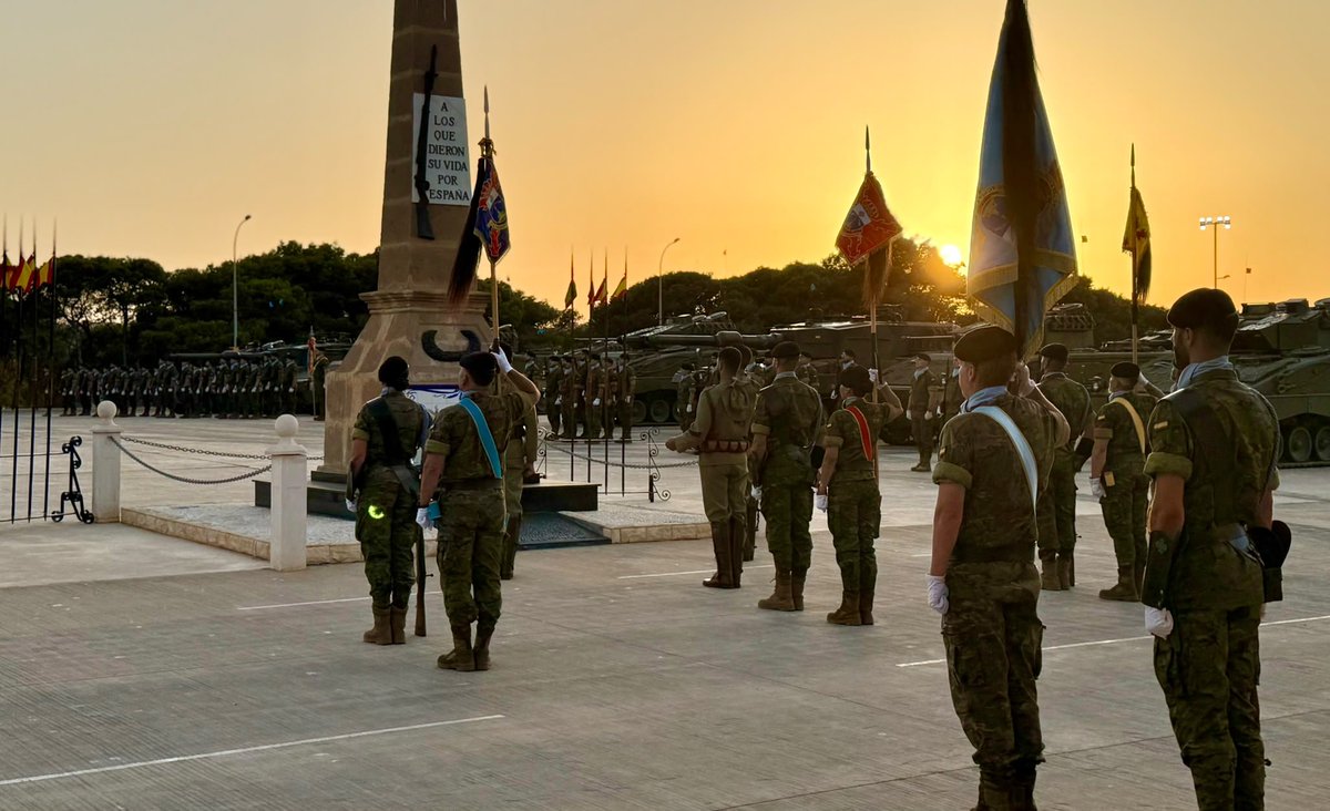 COMGEMEL_ET's tweet photo. El Regimiento de Caballería “Alcántara” nº 10 ha celebrado el Acto Militar por Santiago Apóstol, Patrón de España y de la Caballería, presidido por el Comandante General Luis Cortés Delgado. Tradición, honor y servicio a España. #COMGEMEL @MCANA_ET https://t.co/7wHXhovmDj