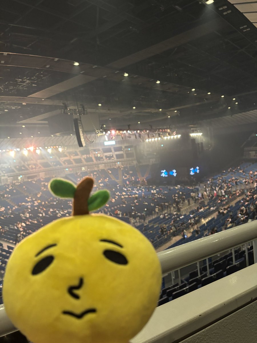 momosuke_3's tweet photo. 前回Kアリーナはアリーナ7列目、ファイナルは横アリ西スタンド！
めっちゃ上🤭
前回2人の姿をしっかり見れたので、今回は全体が見えてとても満足。
右の者としては、こーちゃんの40代最後の〜がとてもよかった😍
次は30周年！10月25日！
#ゆず心音ツアー https://t.co/FJEUxeqWYg