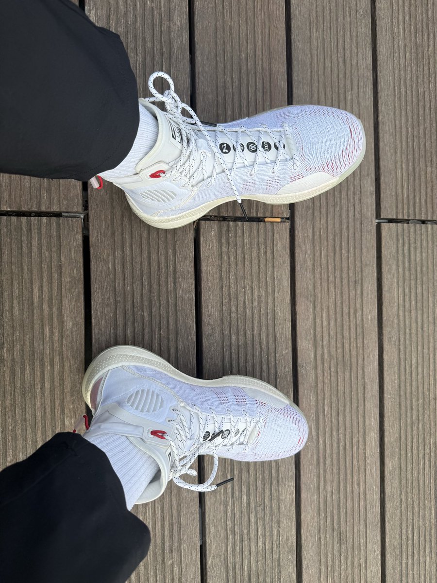 bjsnkr_'s tweet photo. 老鞋新穿 驭帅13䨻 https://t.co/ErrHz2ApeS