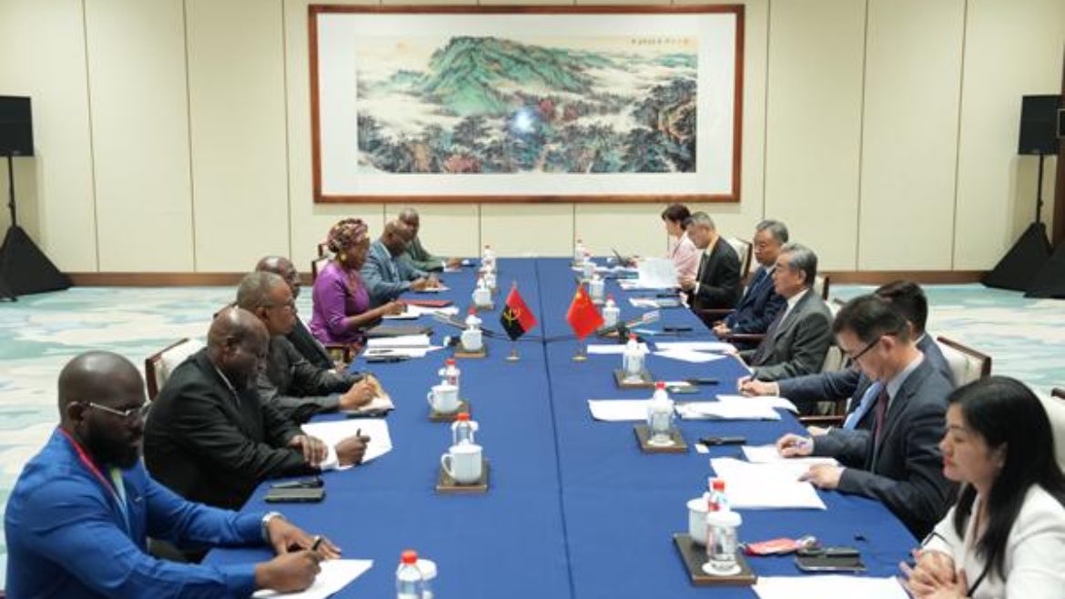 Sofianheg's tweet photo. Acho que esta aproximação entre Angola e a China pode abrir muitas oportunidades para quem faz negócios. O mundo está a mudar e Angola não pode ficar para trás. 🇦🇴📈
#Angola #China #BFA #CIPS #Economia #Investimento #Luanda https://t.co/v0efscL4Gy