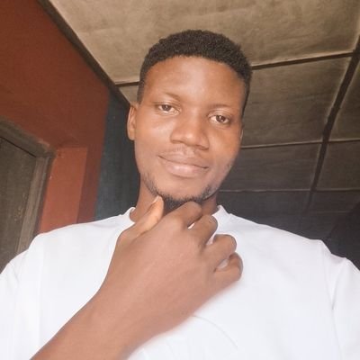 ifedayor04's tweet photo. @okalawon1313 @ala_nso This same face and your clownish nose 🤡? Dem suppose dey use your face clean yansh 🤣🤣 https://t.co/STYRKfL9o7