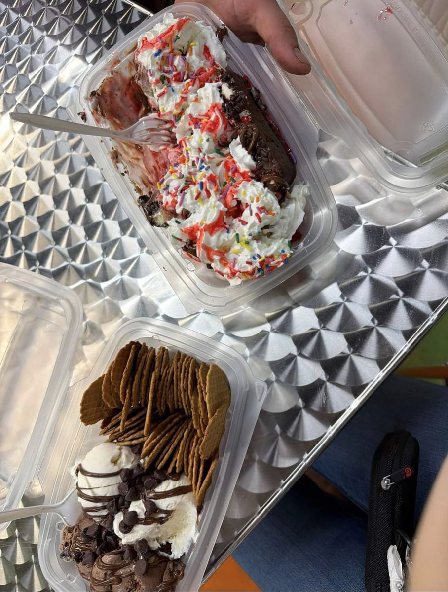 Debbie915676191's tweet photo. Soooo yummy!!!!
Saturday night ice cream 😫#shoppingqueen #usaX #amazonprimedaysale https://t.co/iXKNaQKJEt