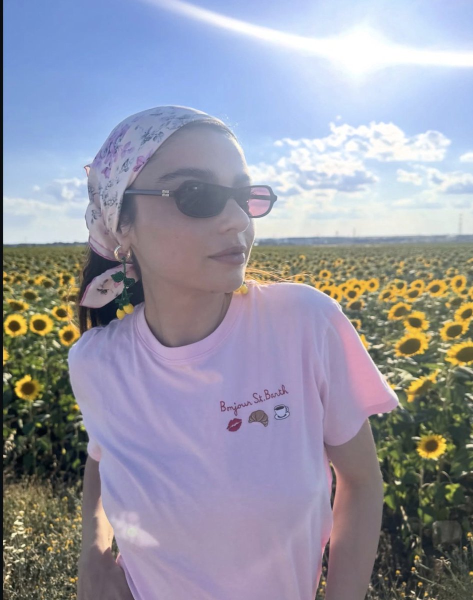 beklenenkral's tweet photo. 'Çiçek'
Ayça Ayşin Turan... https://t.co/HbZZPDhRJl