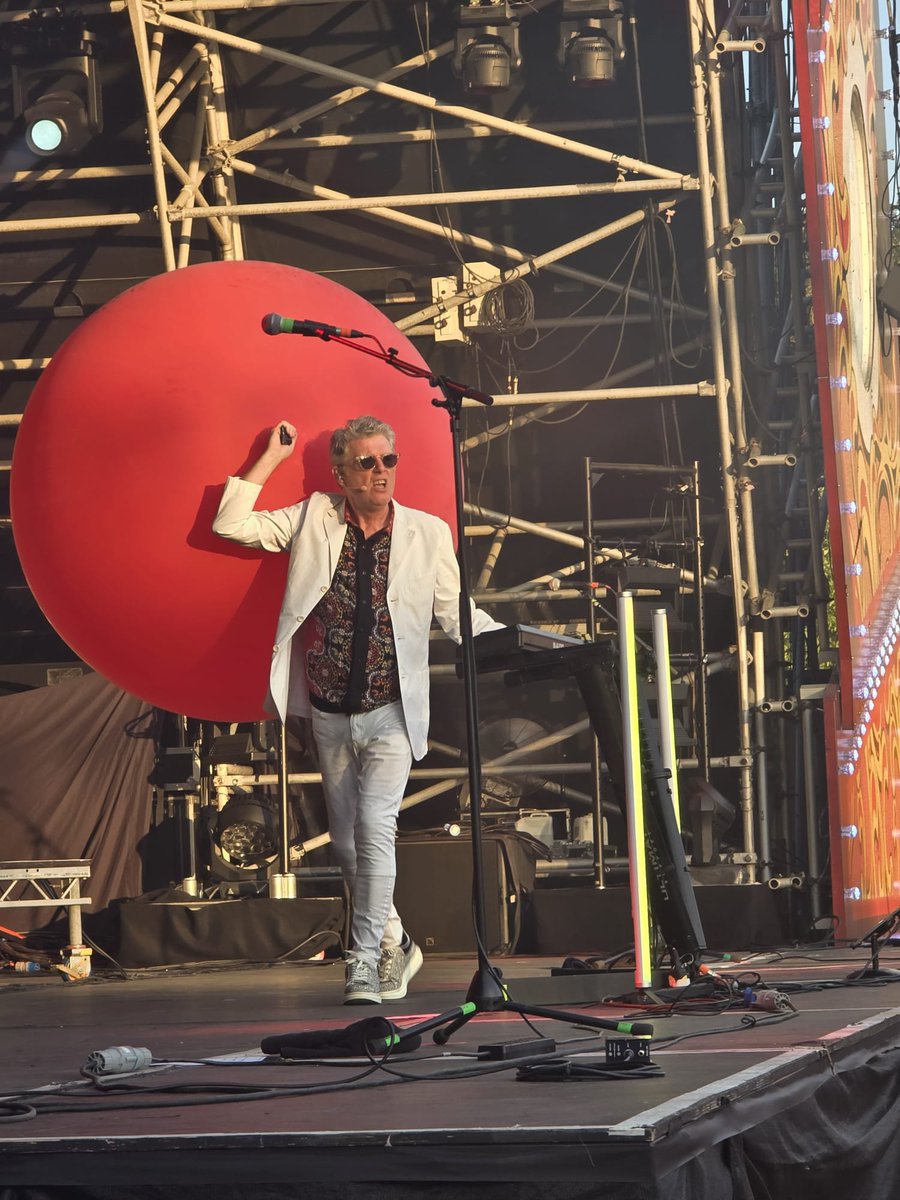fat50fat's tweet photo. Not a bad way to spend a Saturday!
#OMD
#PeterHook
#TomBailey
#Dreamland
#Margate
Pictures courtesy of @jojokalolo https://t.co/yxq9K7DMVv