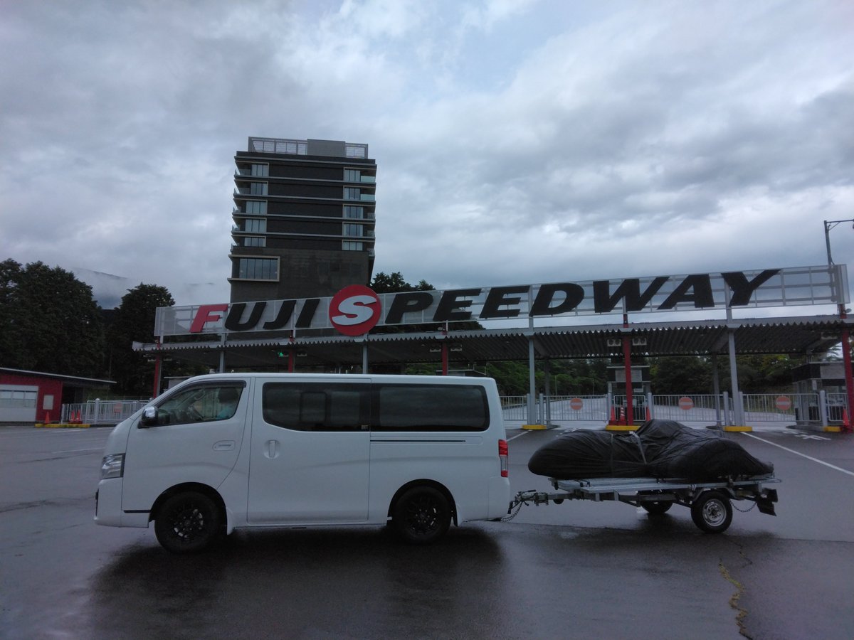 kurikuri_r1200s's tweet photo. MCFAJクラブマンロードレースRd.2
富士スピードウェイ予選・決勝ともに2位で終え先ほど帰宅しました。
スマホ触っている余裕がなくてゴメンなさい。
最高に楽しい一日でした🏁

会場でお会いした皆様、お会い出来なかった皆様も応援ありがとうございました✨

RSC栗原 https://t.co/iFTmhfydAA