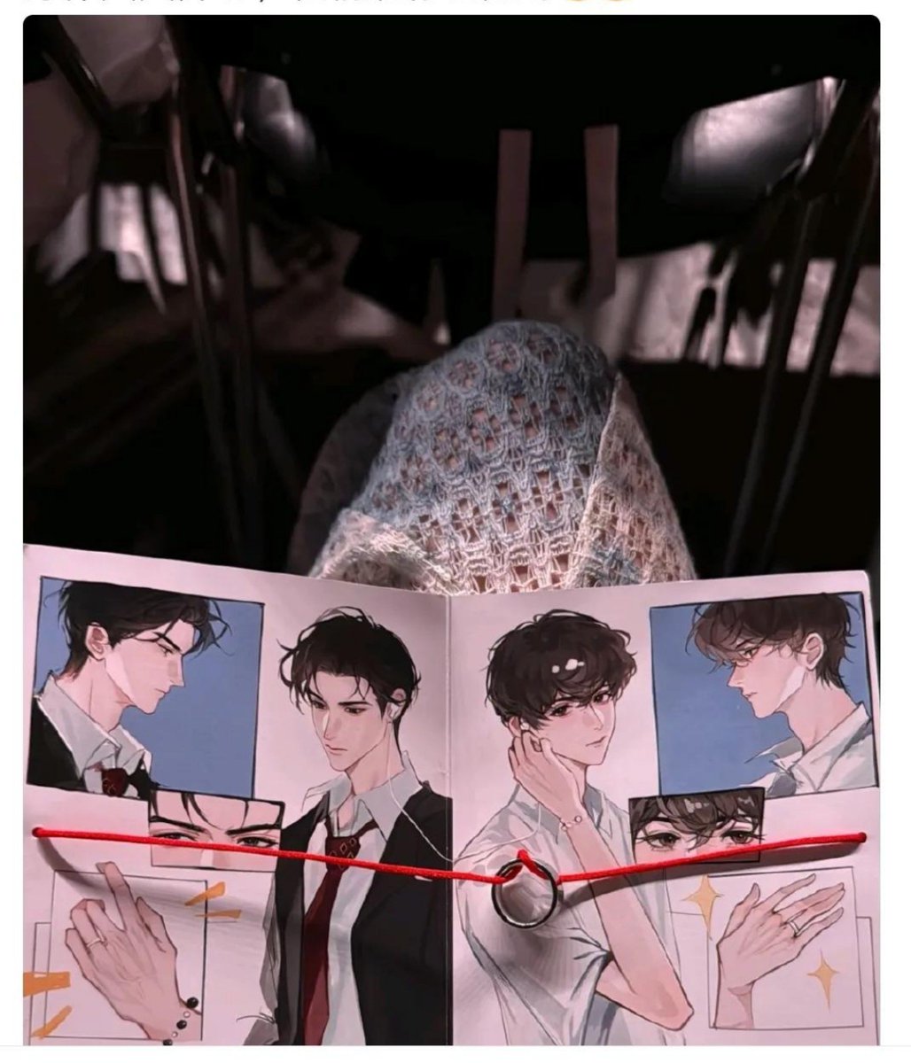 Pookiegansta's tweet photo. #AylioGrowAsWeGo  
#AyLio1stFanmeetBKK
GROW AS WE GO WITH AYLIO 

During the fan talk just now, OP prepared this gift for the two of them. They were both incredibly happy. Elio said the drawing looked just like them. Then Ayden noticed that Op had even drawn the ring and said, "You even included the ring." He said the gift was so thoughtful and meaningful.
Op then told him, "There's even an engraving on the ring." As soon as he heard that, Ayden immediately showed it to Elio.
 🥹
At the end, Op wished them good health and hoped they'd be happy every day. They replied, "You too." 🫂💛