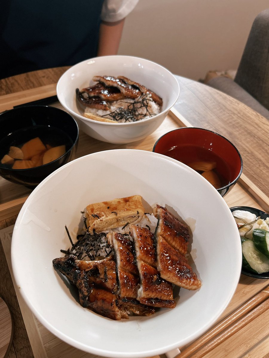 Yuigon_0's tweet photo. 今年の土用の丑の日は
予約してた鰻をお家で🏠

美味しかった〜！ https://t.co/jeSGHYwZhy
