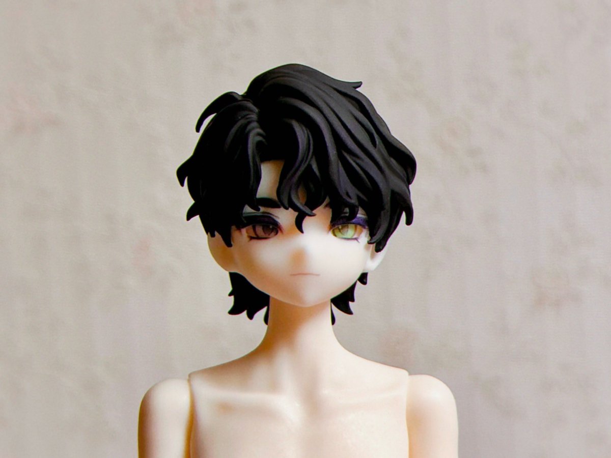 usape7usa's tweet photo. 今日は、ちょっと前に買ってたブラインドドールの美少年君のカスタムを進めたりして遊んでました。そのままの顔ももちろん好きだけど、カスタムして遊ぶタイプ、なので💪💄🛠️ https://t.co/GHJQh1HhlE