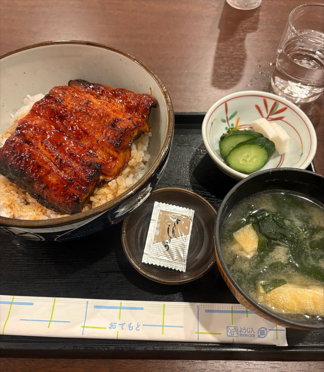 ryuna_enter's tweet photo. 土用の丑の日なのでうな丼！！！美味い！！！！ https://t.co/ynmGj0A07H