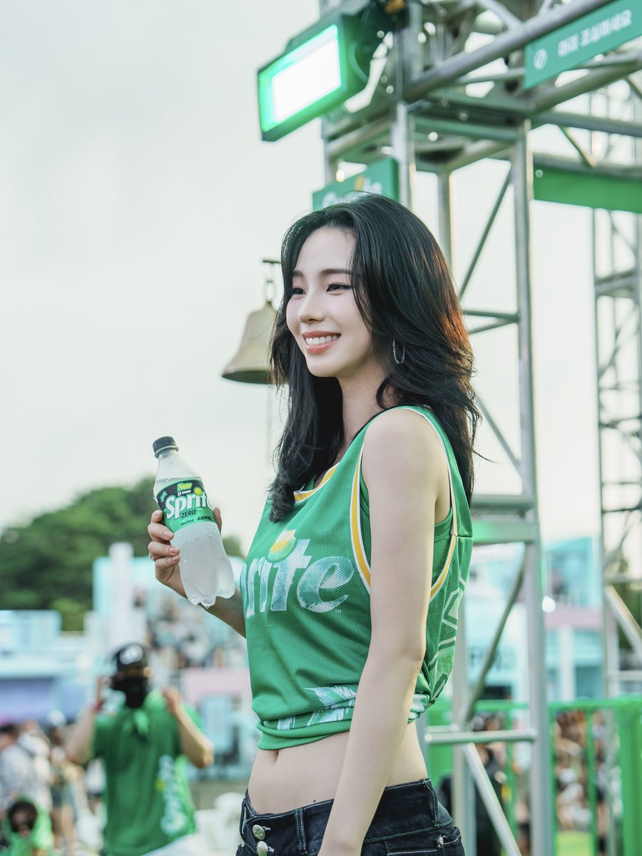 meisttokki's tweet photo. congratulations again on your successful waterbomb performance karina 🥹💚 https://t.co/RFPIfx8kI5
