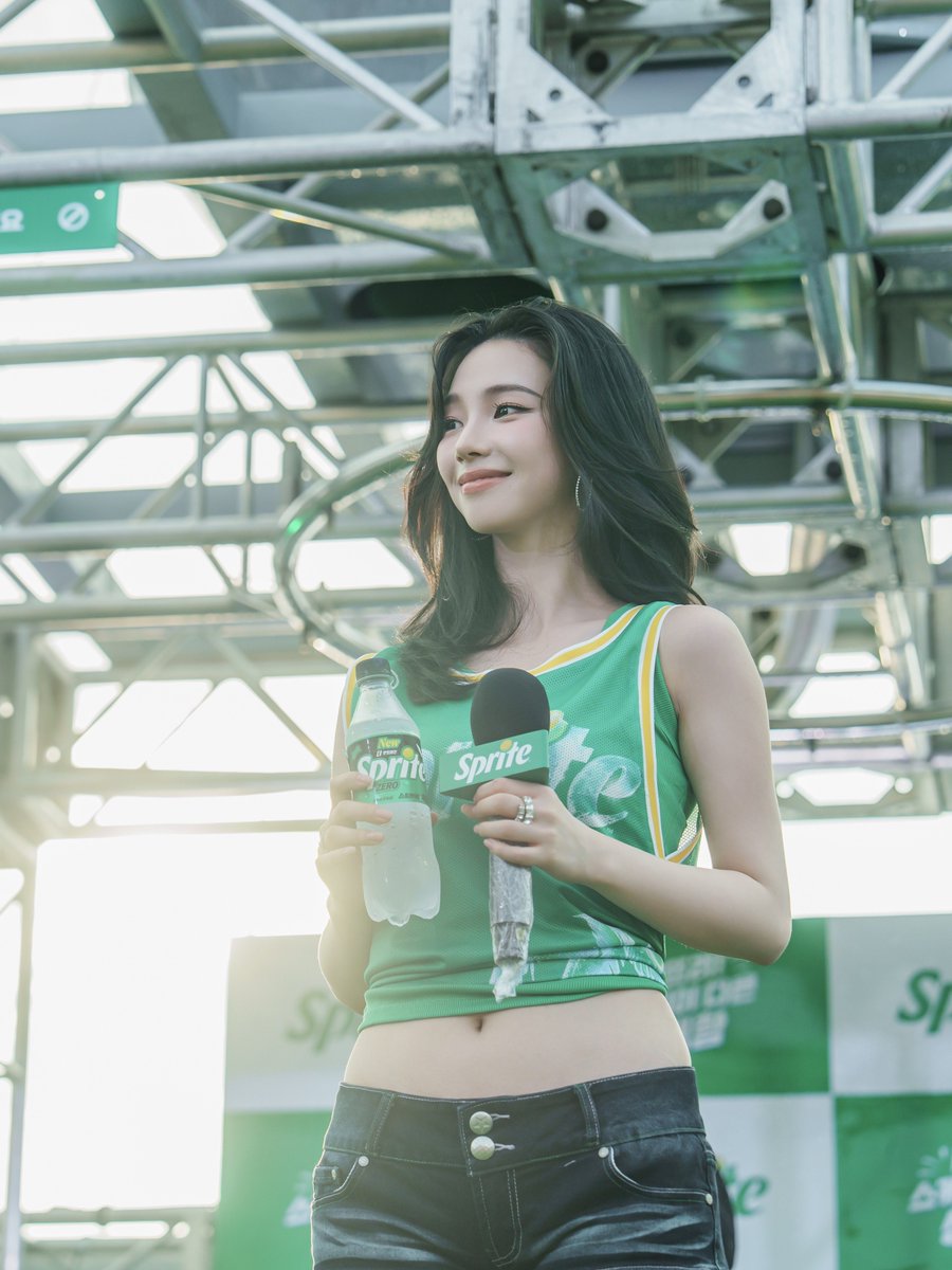 meisttokki's tweet photo. congratulations again on your successful waterbomb performance karina 🥹💚 https://t.co/RFPIfx8kI5