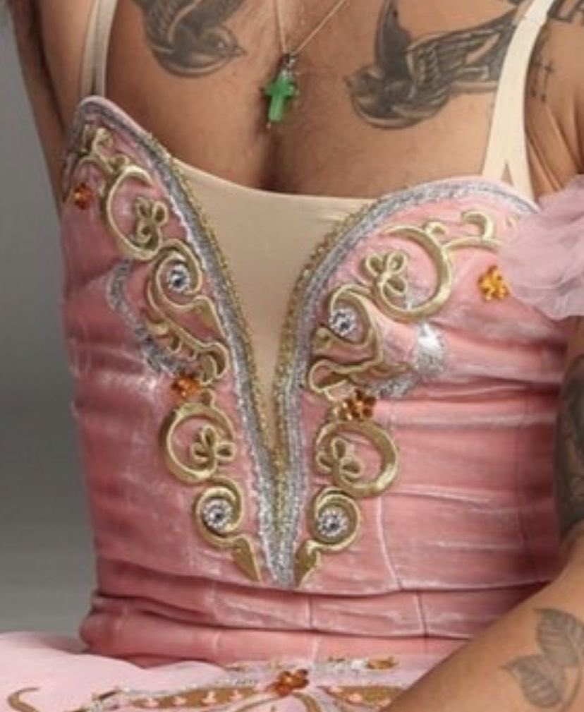 tpwkorfckit's tweet photo. in honour or my new pfp, lets appreciate her delicacy 🤍 https://t.co/deXuzxadgG