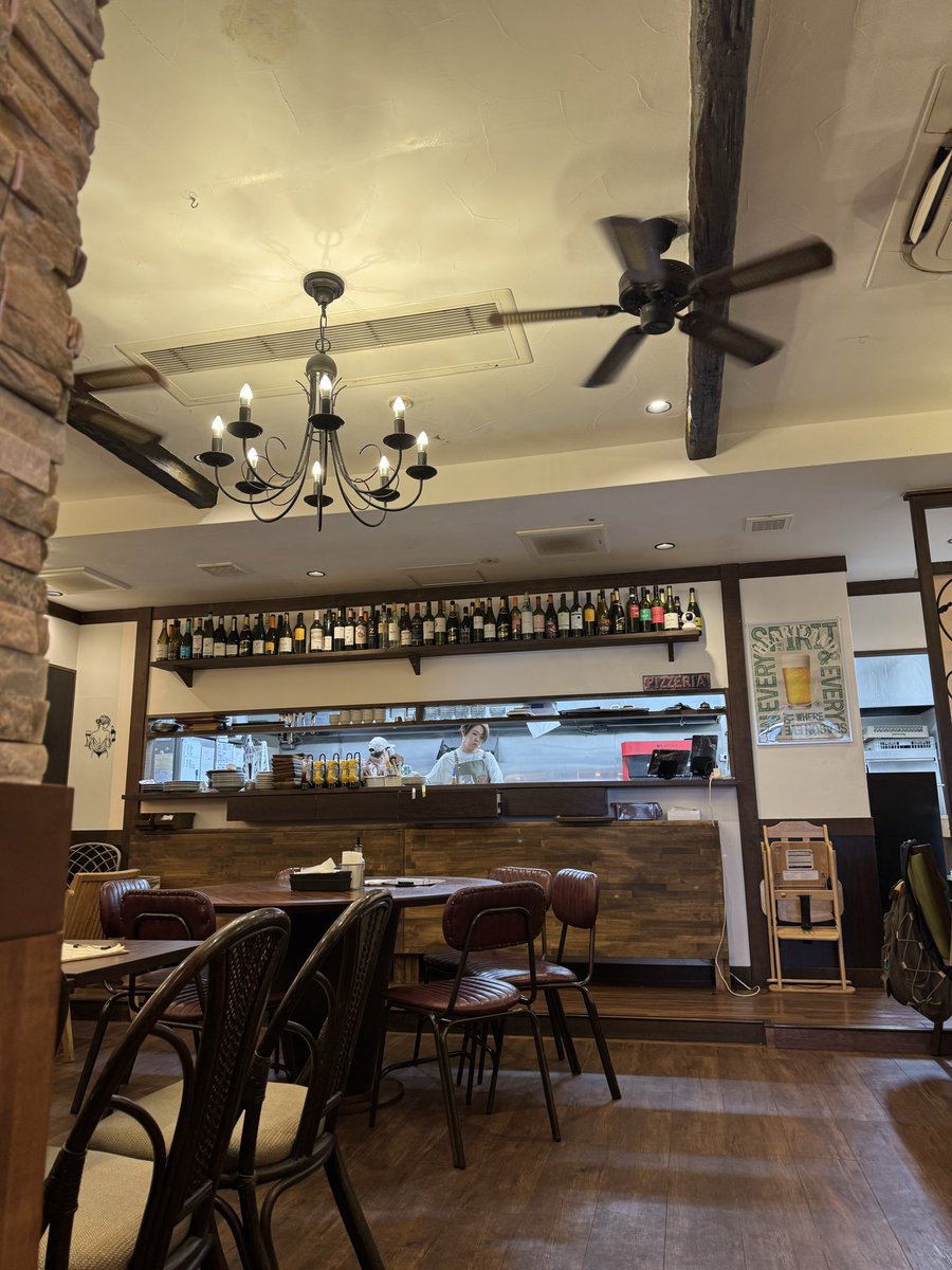 A6HB3IxmpXc0AIA's tweet photo. 今日は、親友たちとの定例会。
ランチで行った初めてのお店は、リーズナブルでとても美味しかった！
話も弾み、楽しい時間が過ぎた。その後のショッピングも楽しかった😆
また来月まで頑張ろう💪

#NINE2 https://t.co/ed8farpczB