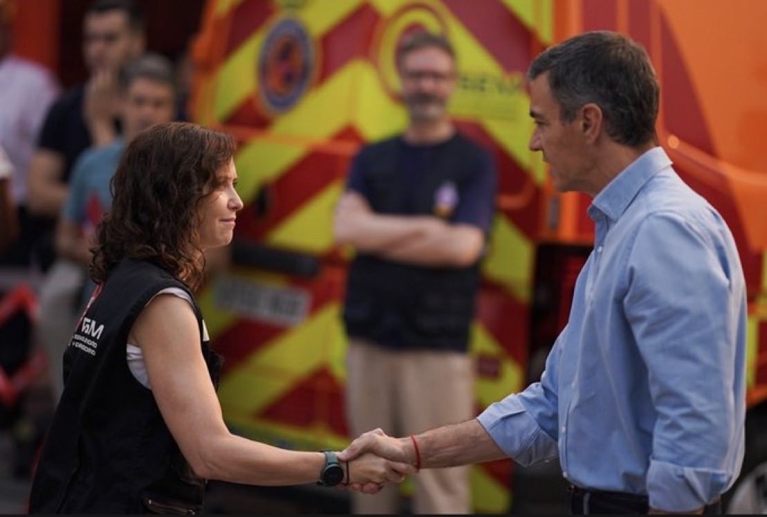 capTercio's tweet photo. El gobierno ha retrasado todo lo posible el envío de ayuda a Madrid para la extinción de los incendios para sacar rédito político. Exactamente la misma estrategia que utilizaron en Valencia con la DANA.
Las vidas y las propiedades de la gente no les importan.
Son unos criminales. https://t.co/ibFpKYSNu7