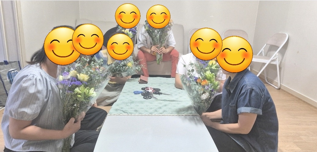 jn1366's tweet photo. 1366전남센터_

[폭력피해자 주거지원사업]

입주자 가족의 건강하고 안정된 생활 및 삶의 질 향상을 위한 입주자 가족 자조모임

"미니 꽃송이 꽃꽃이"

#1366전남센터 #24시간상담 #긴급보호 #초기상담 #현장상담 #주거지원 #가정폭력 #성폭력 #성매매 #디지털성범죄 #교제폭력 #스토킹 https://t.co/k6DU1MWNq8