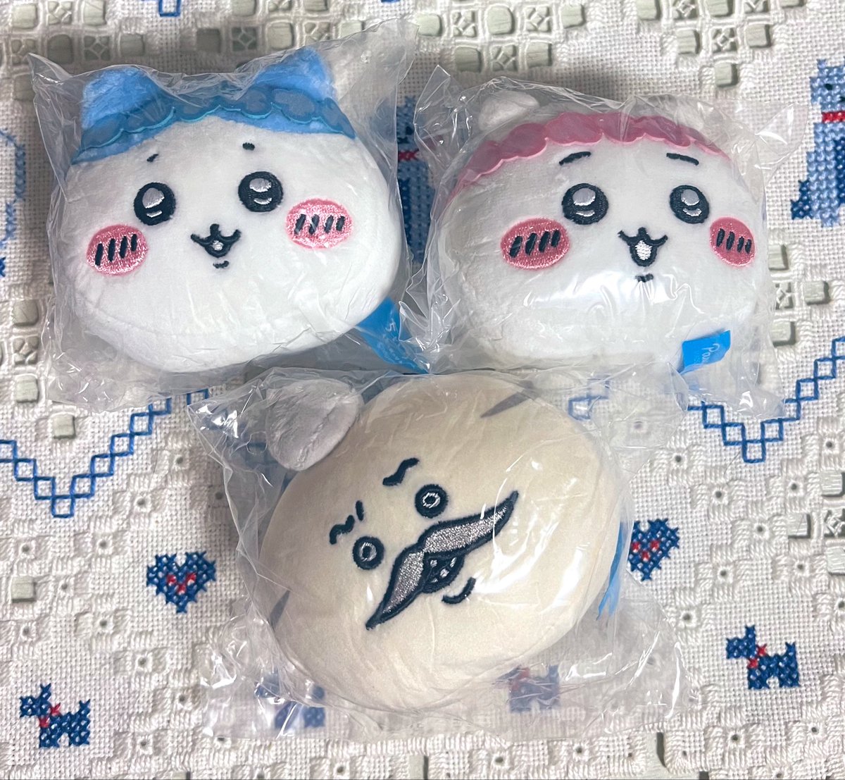 v_x1b's tweet photo. 【交換】  ちいかわ 人魚の島のひみつ もっちる フェイスマスコット

譲▶︎ ちいかわ ハチワレ 島二郎

求▶ 同種 うさぎ セイレーン ＞＞ 異種 シーサー 古本屋

札幌手渡しまたは郵送
ハチワレはお声掛け中のためお返事に時間いただきます。よろしくお願いいたします🙇‍♀️ https://t.co/EdNmcUMEXP