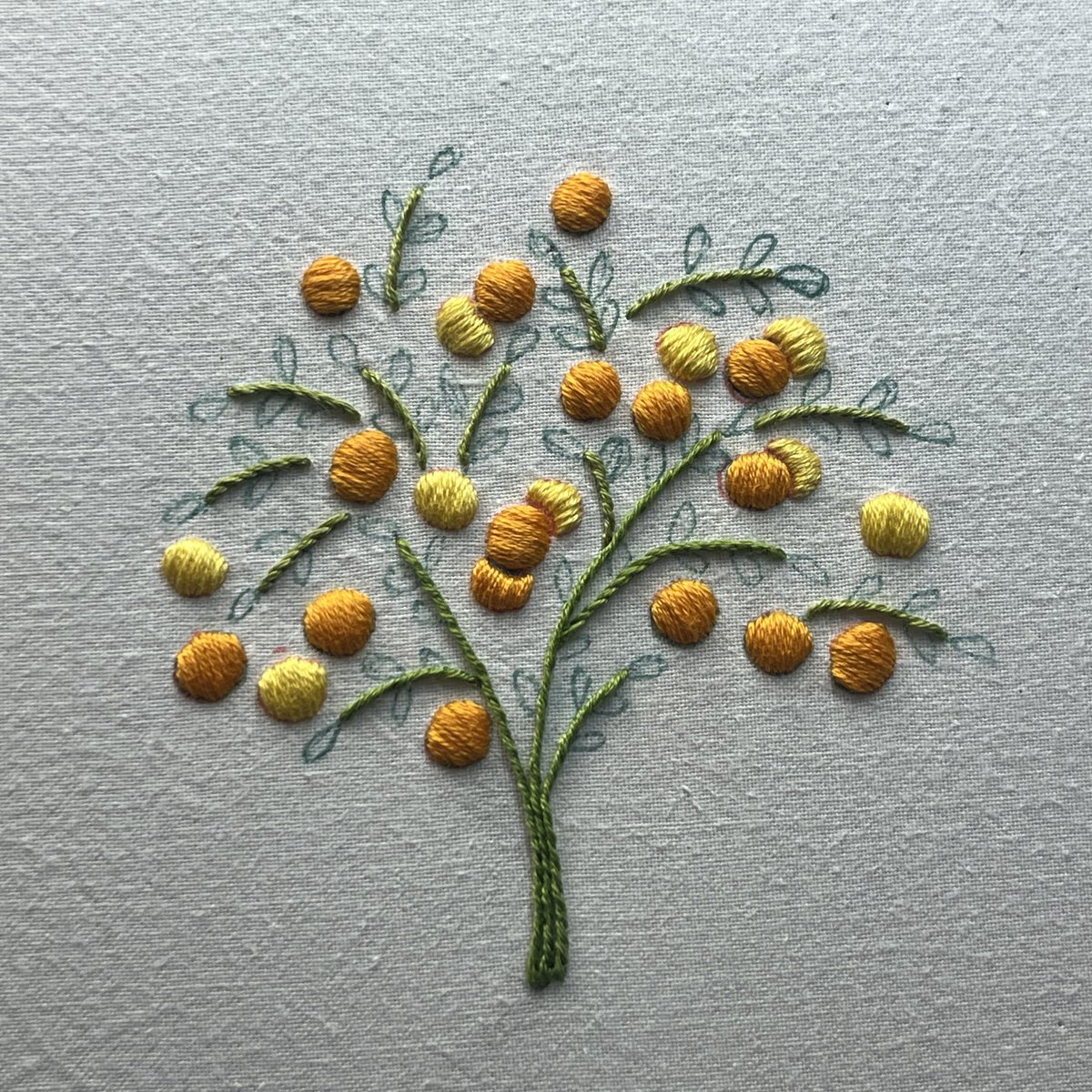 rolypoly_emb's tweet photo. 자수 과정샷.

#프랑스자수 #embroidery #刺繍 #bordado #broderie #刺绣 #귤 #mandarin #tree https://t.co/23MHbWhz5W