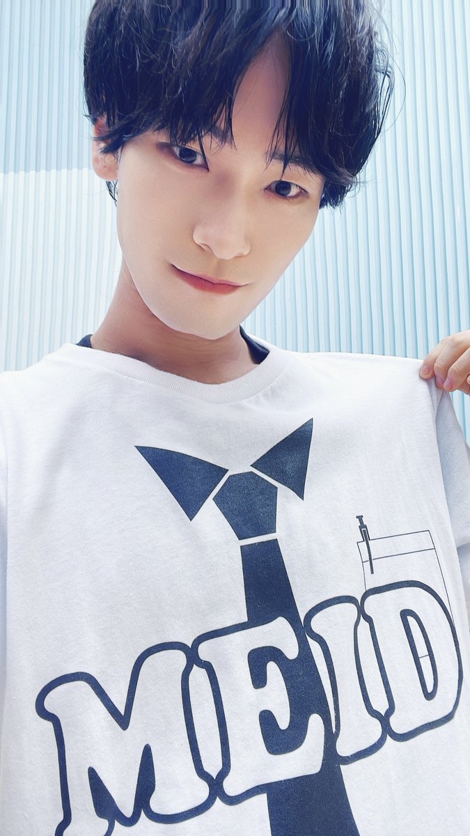 limit_exp's tweet photo. 『楽遊BOYS PASSvol.14 発行記念リリースイベント』 in ららぽーと柏の葉

3人版「DreaME IDentifier」初披露！
直前まで吐きそうなぐらい緊張してたんだけど、熱い思いがこれを通して少しでも伝わったら😌
沢山感想が聞けて嬉しかったです！
ありがとうございました😊
初のMEIDTシャツと！📸
〈ALT〉 https://t.co/drATzOYDYe