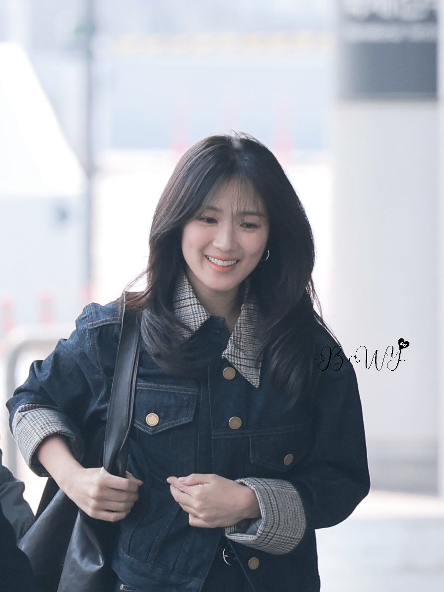 bewithyou_SG's tweet photo. 🎀260312🎀 HyeYoon 출근 

#KimHyeYoon #김혜윤 https://t.co/SFrTB8RWYI