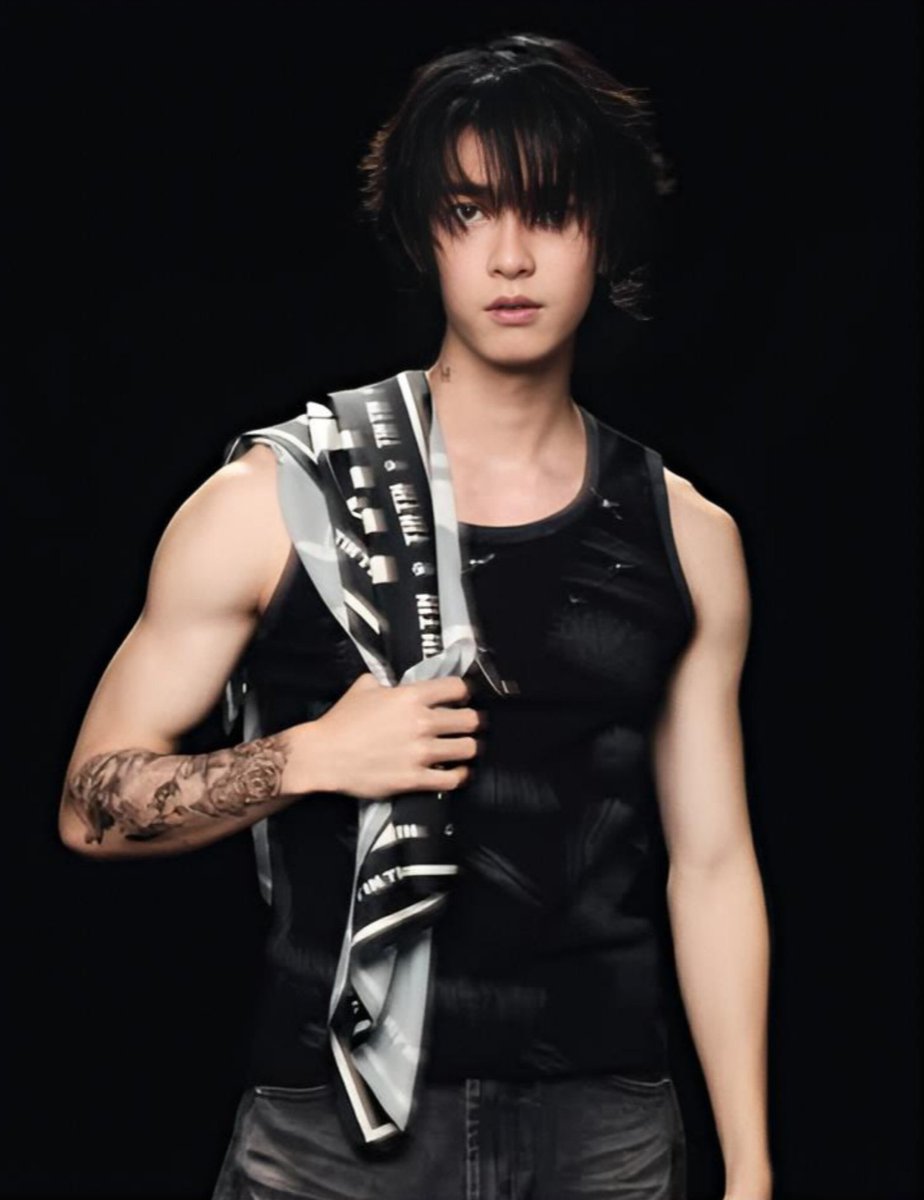 ADeephum's tweet photo. คือไม่รู้จะพูดอะไรแล้ว ผ้าทรงเท่มาก แล้วกับนายแบบลุคนี้นะ คือ ทรงพระเท่ห์  มากเลยอะ 
#ppoohkt #TINTINOriginal https://t.co/Vt09lZK6jJ