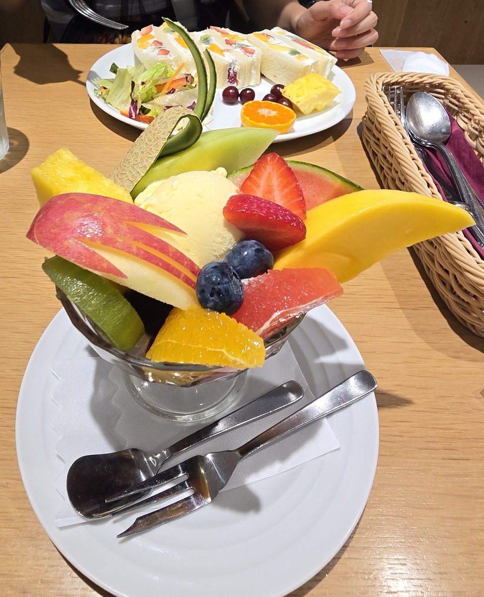 00whale's tweet photo. クジライジャパンLIVE熱かった～～夜の部はさらにヒートアップして会場全体大盛り上がりですてきでした！鯨井さんの現場で会うファンたちは本当良い方ばかりでエンジョイしてます！
ジェントル、ド王道アイドルへの路線変更期待して大拍手したら少数派で、皆カンザス好きなんだ…！ https://t.co/ItZ1XCdiCo