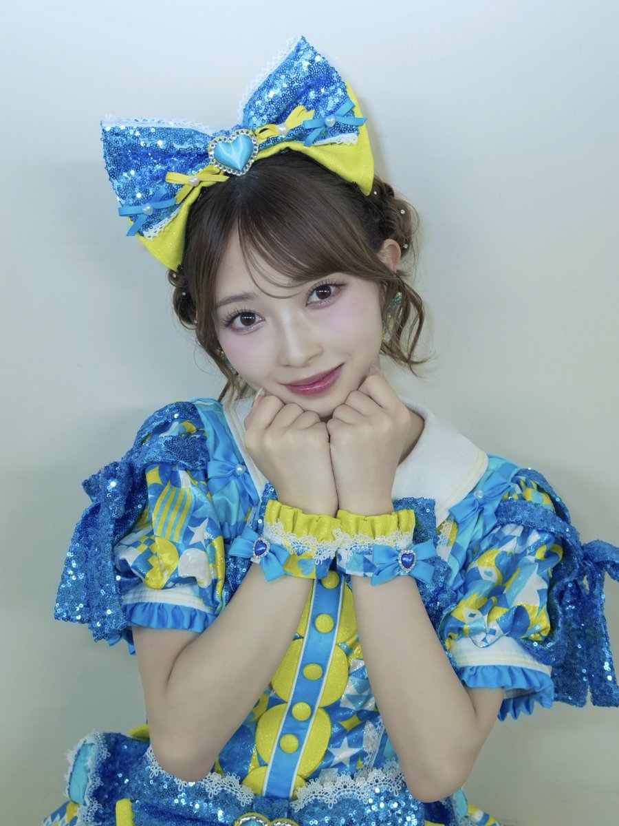sendenbu_staff's tweet photo. 栃木公演ありがとうございました☺️
今日は、特に小さい子も多かったように感じて嬉しかった🥰
熱々のLIVEでした❤️‍🔥楽しかった！！！
宇都宮にちなんで！今日の髪型は、餃子🥟でした✨しかもね！羽つき！😆
お土産に餃子🥟を買って帰ったよ💓
次は、東京公演🗼！
よろしくお願いします☺️(かなみ💙)

#超とき宣 #超とき宣ツアー2026