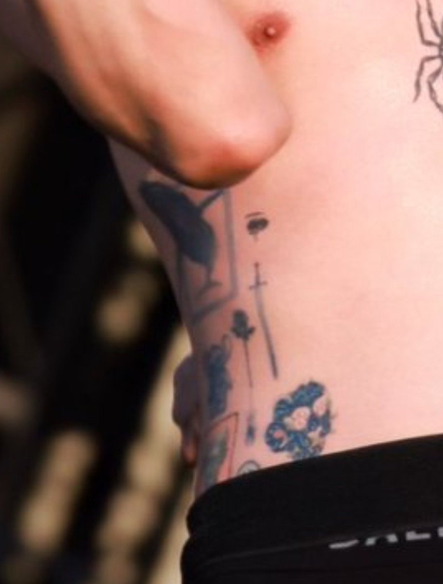 ttaeyong1e's tweet photo. tattoo nya taeyong tuh nerbener cantik bgtt, literally definition of art. jarang bahkan hampir gapernah gue liat orang yg tattoan tp match sama tattoo nya https://t.co/A4d1jLt58I