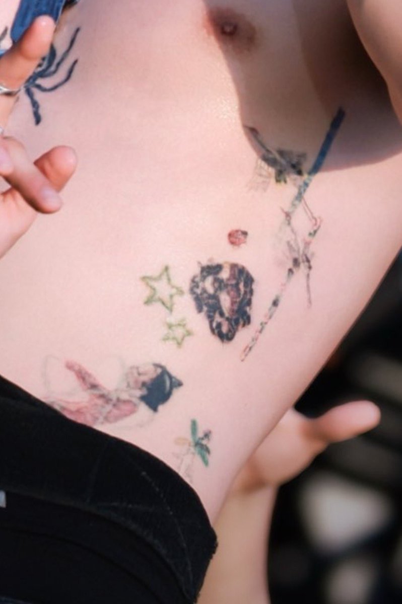 ttaeyong1e's tweet photo. tattoo nya taeyong tuh nerbener cantik bgtt, literally definition of art. jarang bahkan hampir gapernah gue liat orang yg tattoan tp match sama tattoo nya https://t.co/A4d1jLt58I