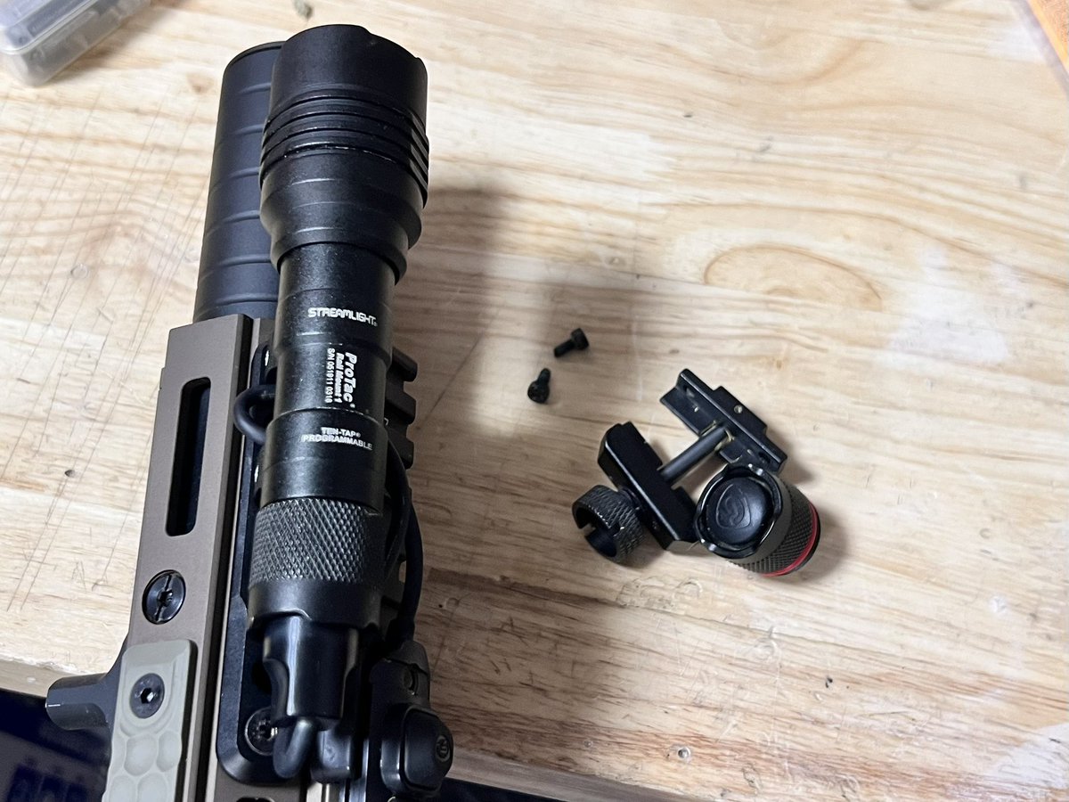 MILSPEC_MOJYO's tweet photo. Streamlight Protac Rail1を14kぐらいで放出しようかなと思ってますが欲しい方おりますか？ https://t.co/qfFavZKLdL