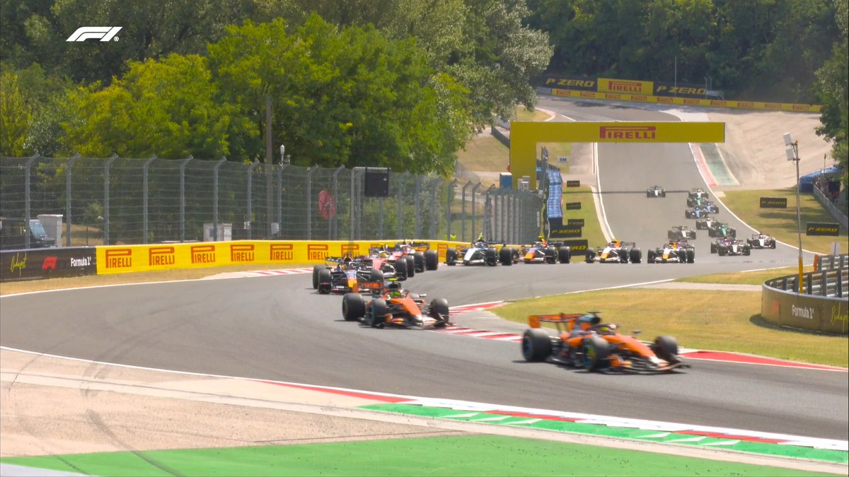 F1's tweet photo. Piastri takes the lead on the opening lap!  

Great start from the Aussie 💪

TOP 5 
Piastri
Norris
Verstappen
Hamilton 
Leclerc

#F1 #HungarianGP LAP 1/70 https://t.co/ayxyOZtR4n