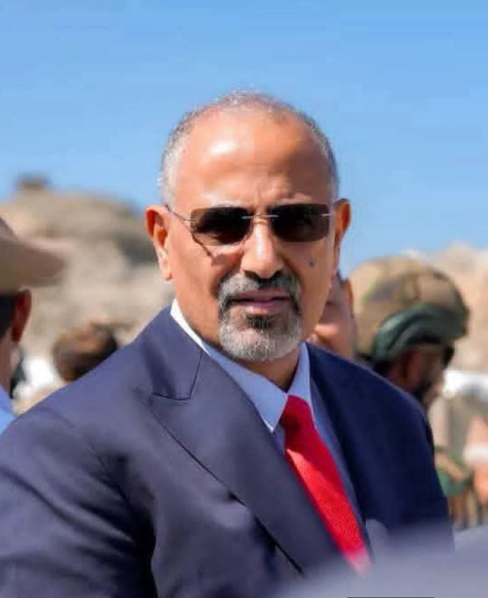 glqbto's tweet photo. السعودية لها سبعه اشهر في عدن الكهربأء طافي الخدمات مترديه الى الغيايه وكان اكبر تحقيق لسعوديه في سبعه الاشهر التركيز على صور عيدروس الزبيدي 
انجاز عظيم لسعوديه على الارض ازاله صور عيدرؤس الزبيدي في العاصمه عدن https://t.co/KNnxv5dPvv