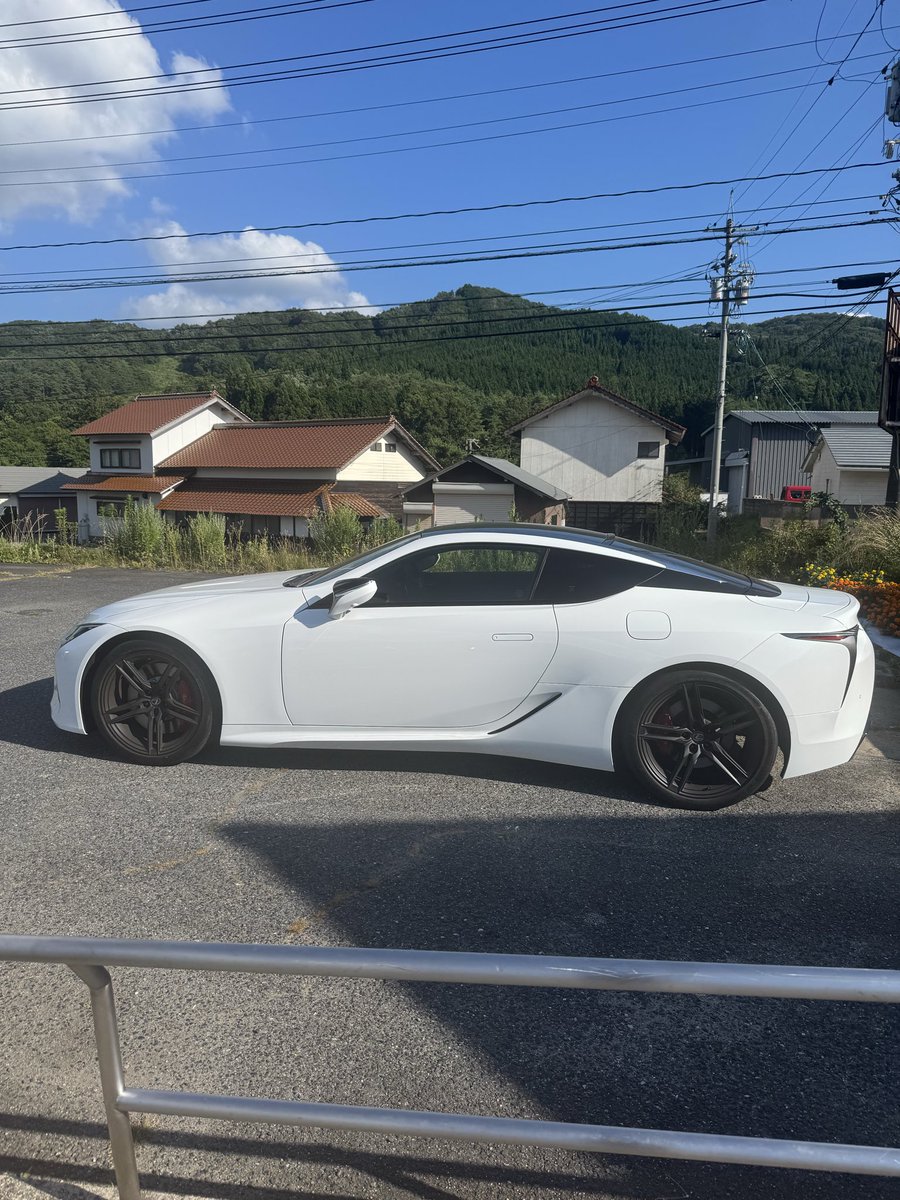 7_e4594's tweet photo. くそ兄が勝手に半分俺の金でレクサス LC500買いやがった https://t.co/22qrS4VlUs