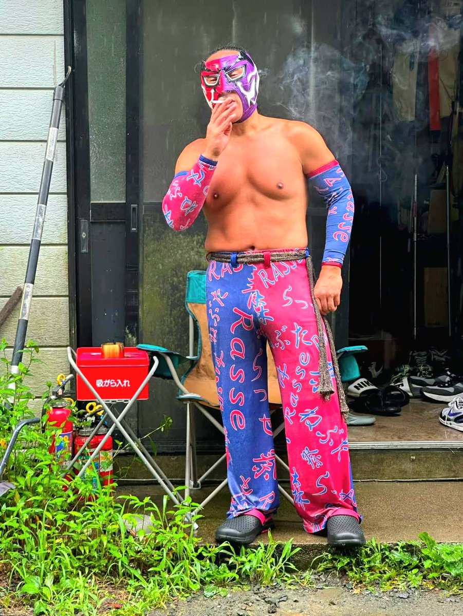 gi_q5km's tweet photo. ラッセ選手の貴重な🚬の瞬間を見ることができて嬉しかったです💭こういう姿も見れるのが道場の良さだと勝手に思ってます🤦🏻‍💘 https://t.co/umrxSsIMAb