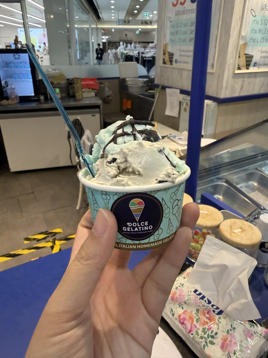chingcbn's tweet photo. นี้ไม่เคยเห็น Dolce Gelatino เหลือไอติมแค่นี้เลย ปกติมีให้เลือกเยอะมากๆ😂
กระแส Ultra smooth มาแรงจริงๆ https://t.co/i7zr4F24s5