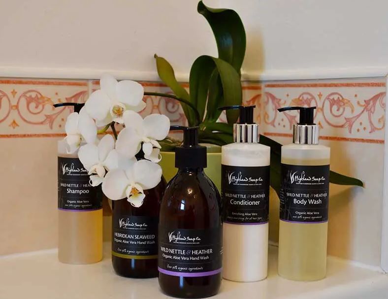 TheHolidayCots's tweet photo. High-quality bed linen, fluffy towels and a hairdryer are all provided at Sealladh Eabhal, while thoughtful extras such as luxurious Highland Soap Co. bathroom toiletries are added for a touch of indulgence. 🛁
🛏️ 6
https://t.co/AMQXrMORjj
#SealladhEabhal #LuxuryStay #Grimsay https://t.co/YEcBlLVVTu