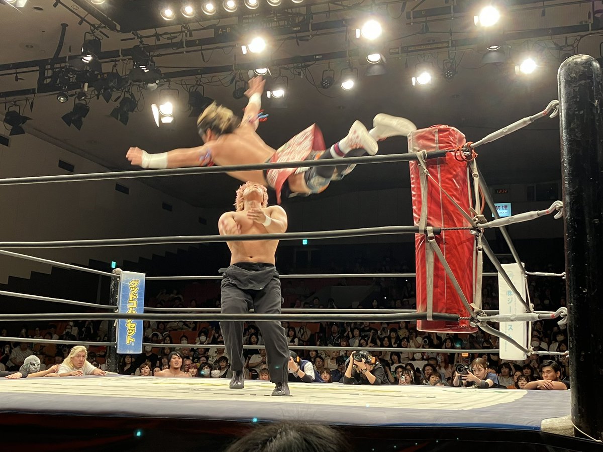 minoru_st's tweet photo. 時差投稿。ROCK IN RING 2026メイン。上野勇希 &amp; 勝俣瞬馬 対 MAO＆KANON with KIMIHIRO &amp; YUZUKI。上野選手がMAO選手からタップ。スリーパー・ホールド。8•11メインの対戦者間で決着。
#ddtpro https://t.co/K29a5diOXo