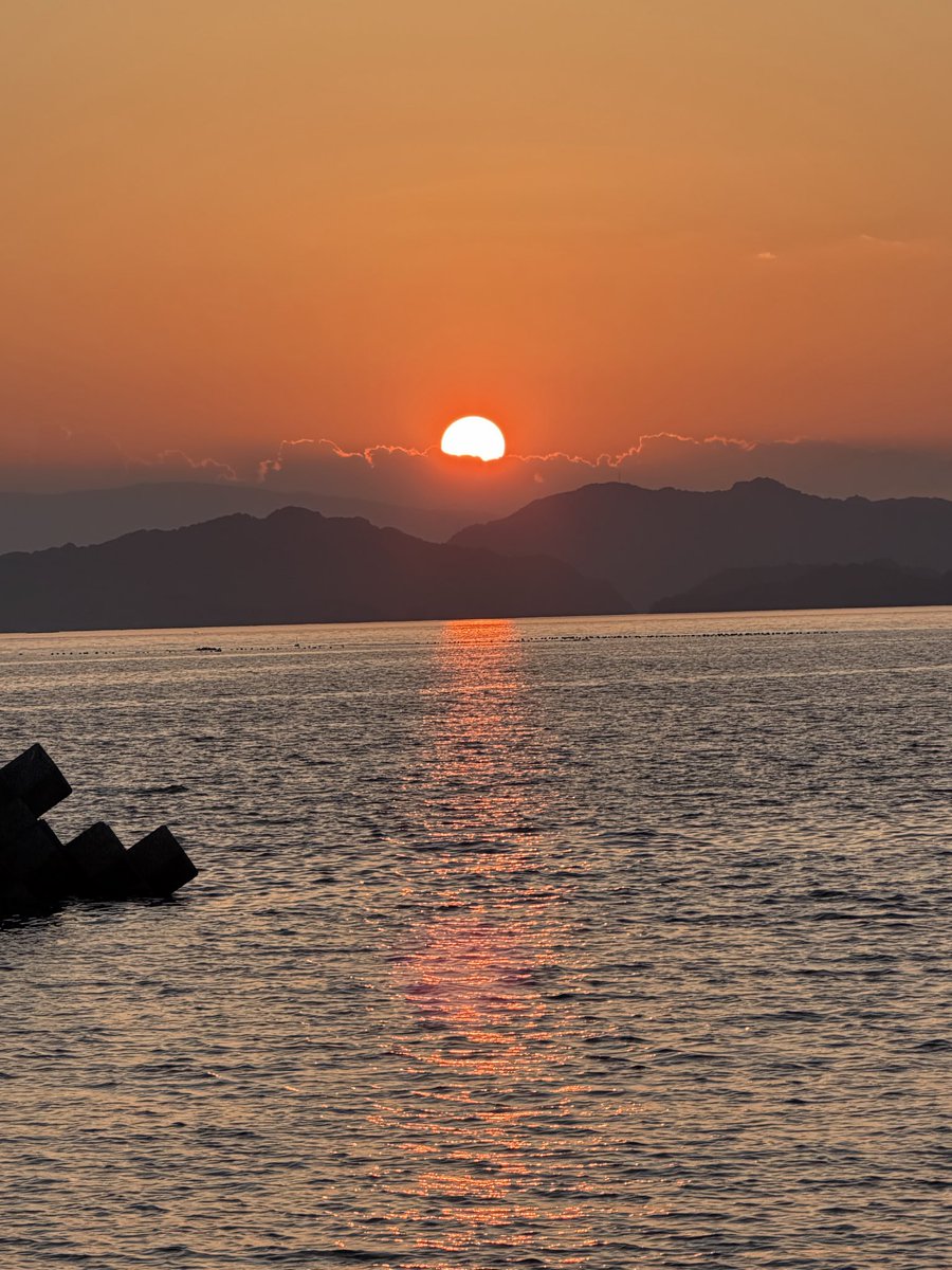 MamaMidai's tweet photo. 続きの夕焼け https://t.co/klYH0qsTAt